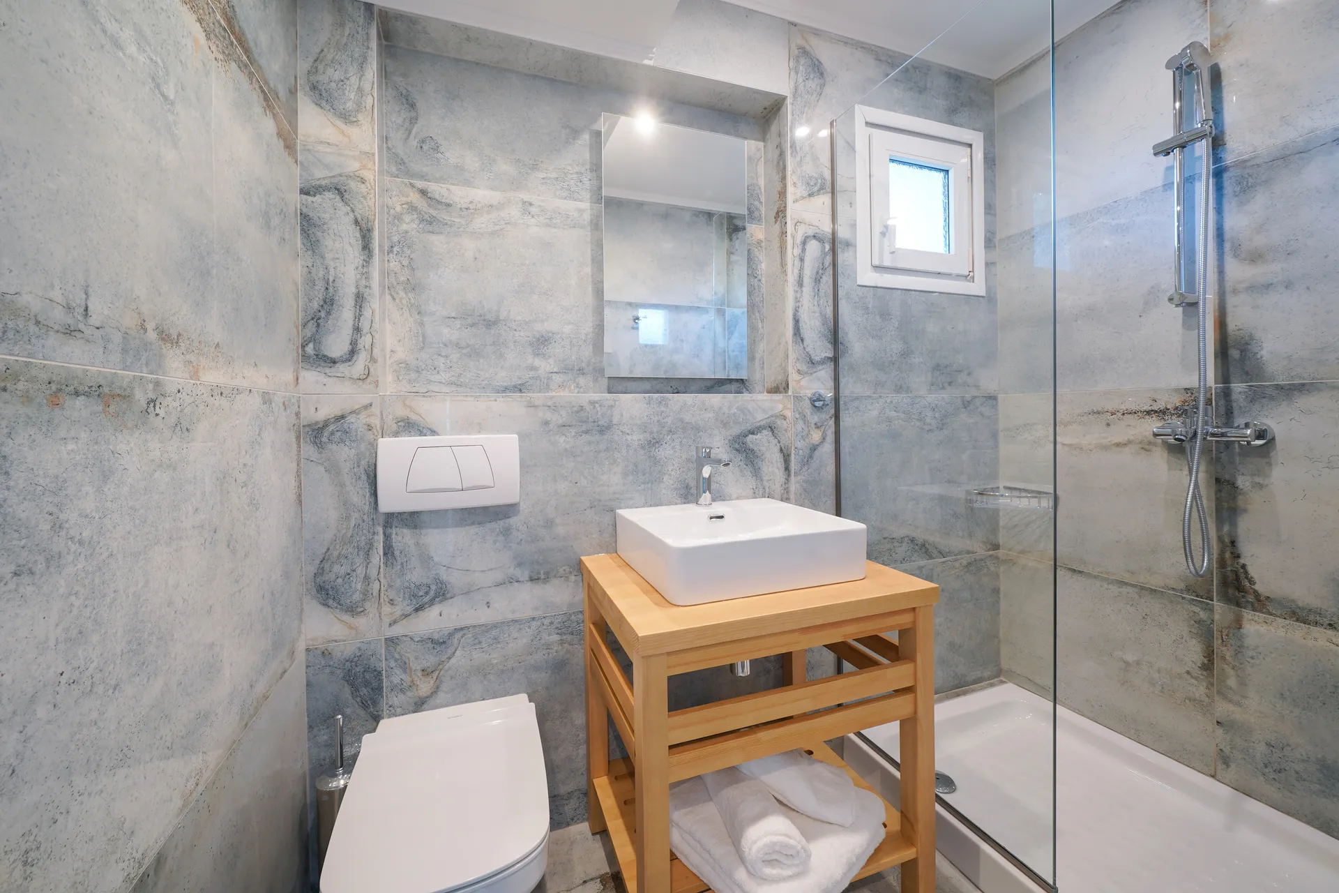 Tiara Holidays - IlioMagic luxury studios - Junior Suite bathroom